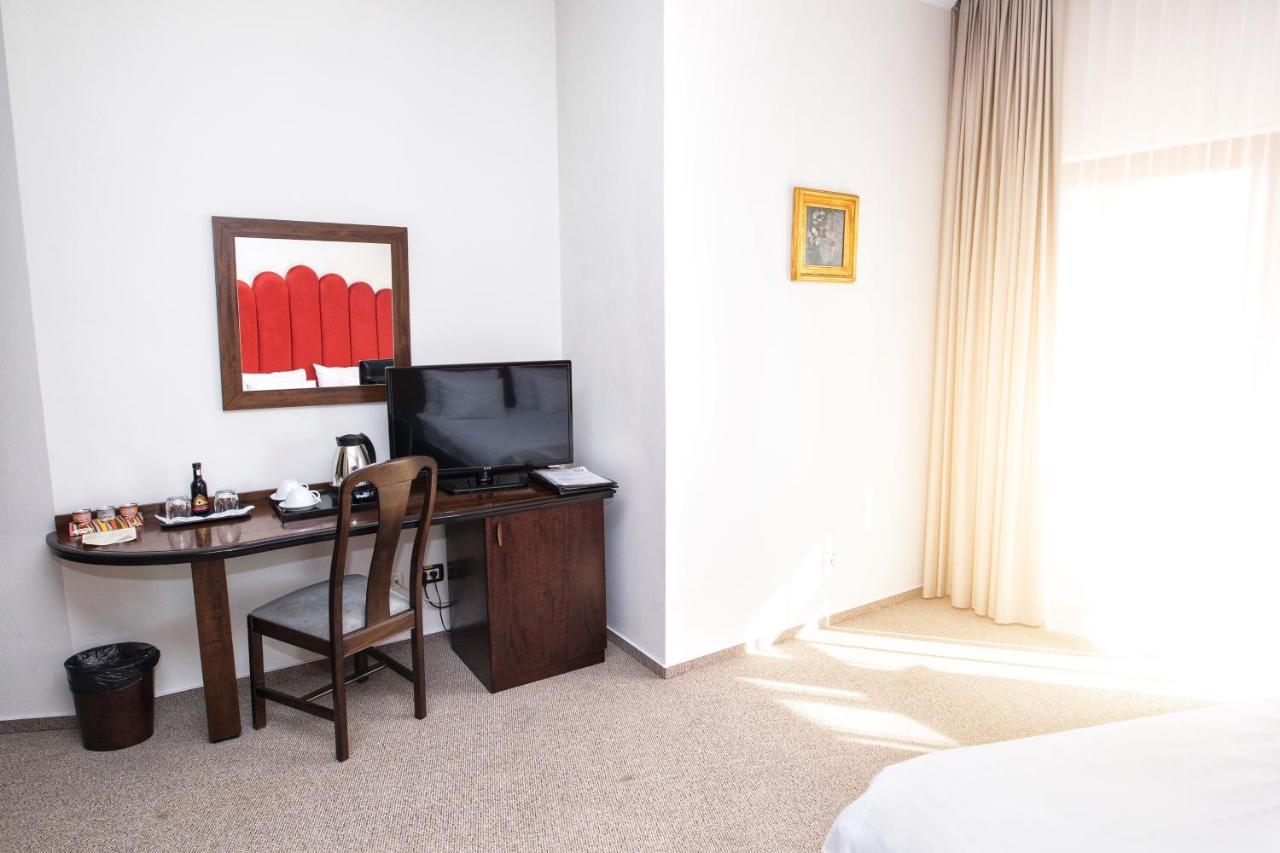 International Bucharest City Centre Hotel Bagian luar foto