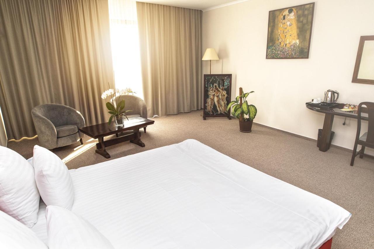 International Bucharest City Centre Hotel Bagian luar foto